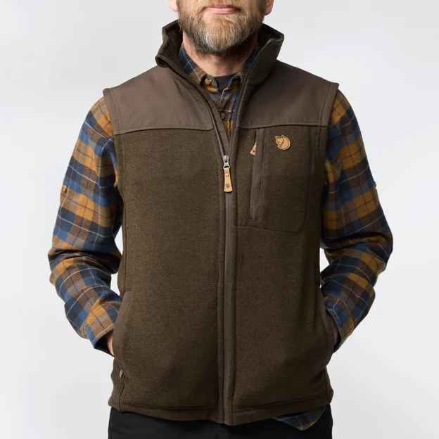 Fjällräven Buck Fleece Vest M Men’s Vests Model Angle G 86218