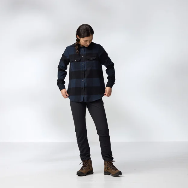 Fjällräven Canada Shirt W Women’s Shirts Model Angle F 86137