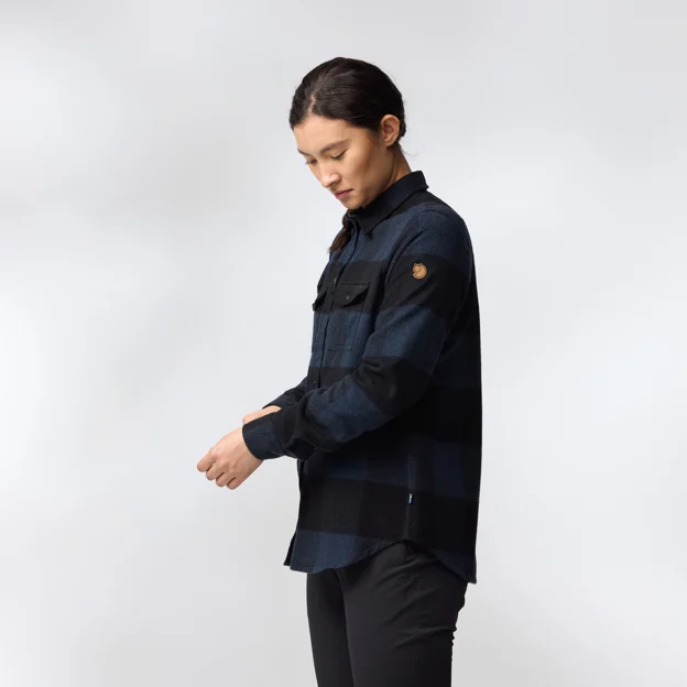 Fjällräven Canada Shirt W Women’s Shirts Model Angle G 86138