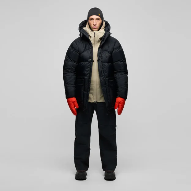 Fjällräven Expedition Down Jacket Black Edition M Men’s Down jackets Model Angle X 126156
