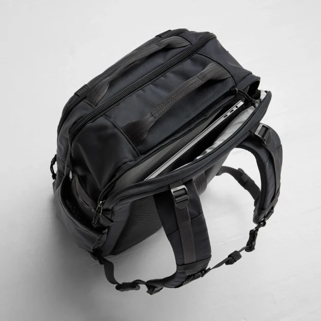 Fjällräven Färden Carry-On Pack Unisex Daypacks Model Angle K 90436