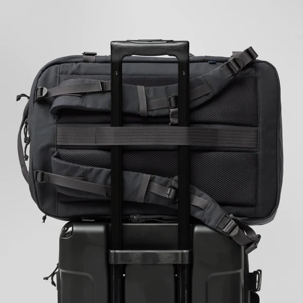 Fjällräven Färden Carry-On Pack Unisex Daypacks Model Angle P 90164