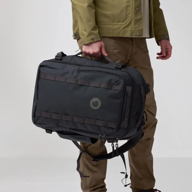 Fjällräven Färden Carry-On Pack Unisex Daypacks Model Model side 90300