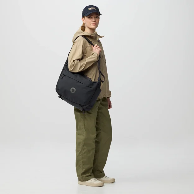 Fjällräven Färden Crossbody Unisex Shoulder bags Model Model front 101086