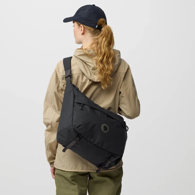 Fjällräven Färden Crossbody Unisex Shoulder bags Model Angle F 101103