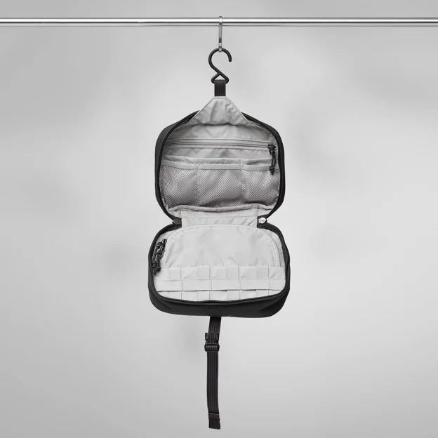 Fjällräven Färden Necessity Bag Unisex Backpack & bag accessories Model Model side 85442