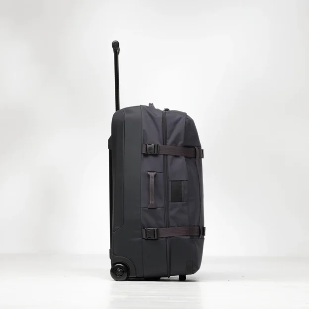 Fjällräven Färden Roller 120 Unisex Travel bags Model Angle H 121622