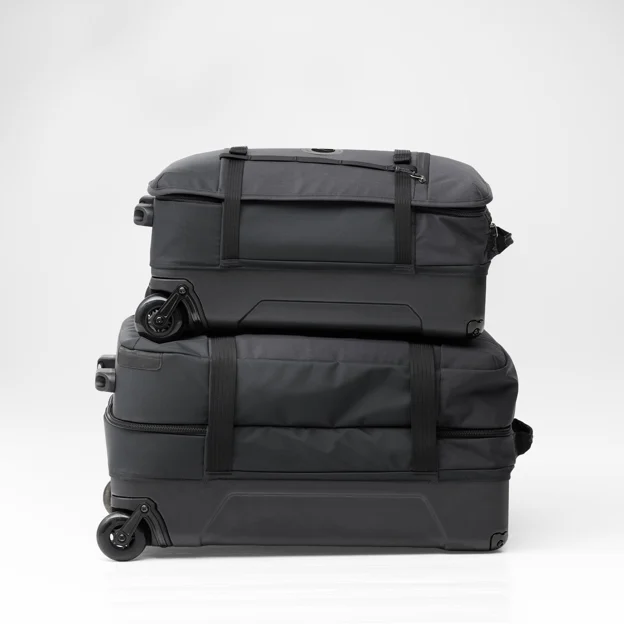 Fjällräven Färden Roller 35 Unisex Travel bags Model Model side 86379