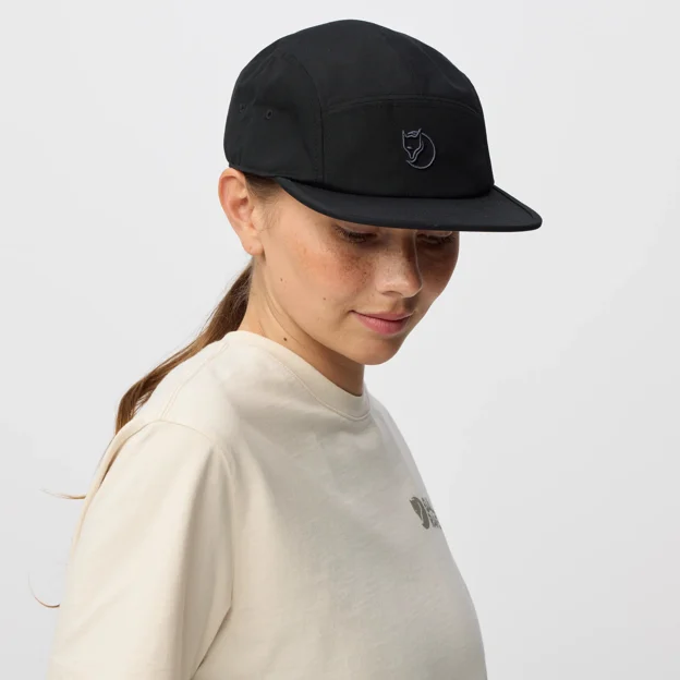 Fjällräven Fjällräven Flat Brim Cap Unisex Caps, hats & beanies Model Angle H 100584