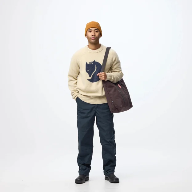 Fjällräven Fjällräven Logo Knit Sweater M Men’s Sweaters & knitwear Model Angle J 120072