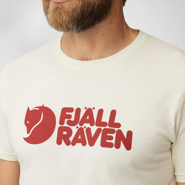 Fjällräven Fjällräven Logo T-shirt M Men’s T-shirts & tank tops Model Model side 80818