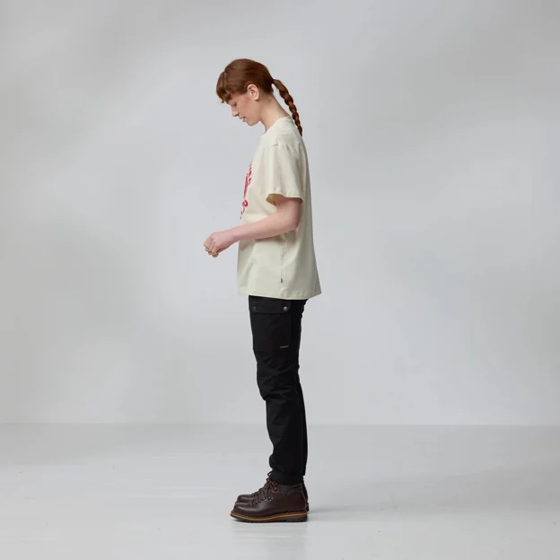 Fjällräven Fjällräven Relaxed T-shirt W Women’s T-shirts & tank tops Model Model side 89876