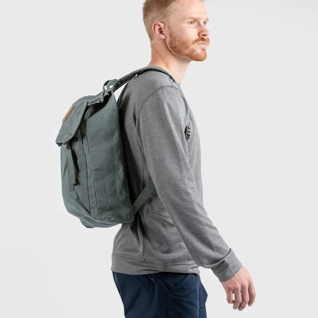 Fjällräven Foldsack No. 1 Unisex Daypacks Model Model side 103995