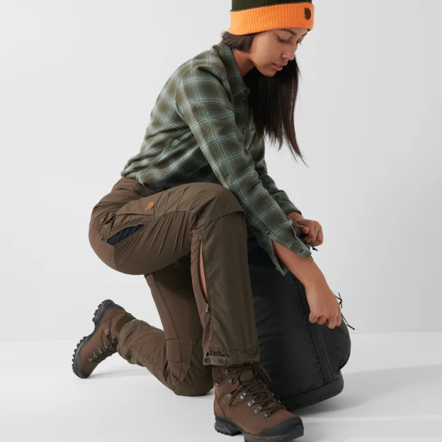 Fjällräven Forest Hybrid Trousers W Women’s Hunting trousers Detail Angle G 60189