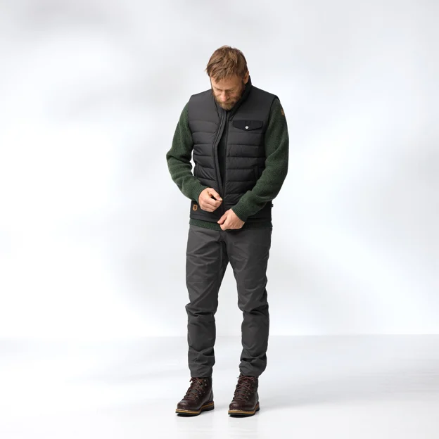 Fjällräven Greenland Down Liner Vest M Men’s Down jackets Model Angle F 86232