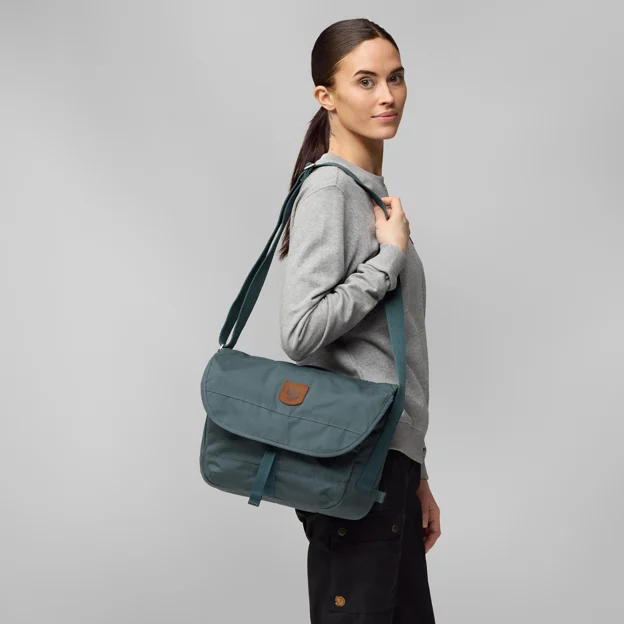 Fjällräven Greenland Shoulder Bag Small Unisex Daypacks Model Model front 21935