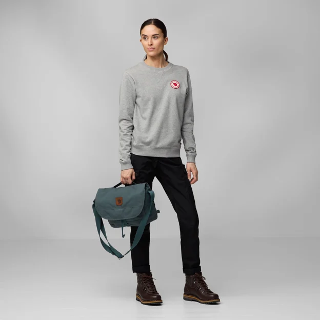 Fjällräven Greenland Shoulder Bag Small Unisex Daypacks Model Model side 21934