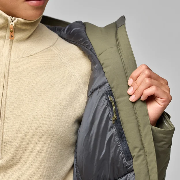Fjällräven HC hydratic Padded Parka W Women’s Outdoor jackets Model Angle P 94842