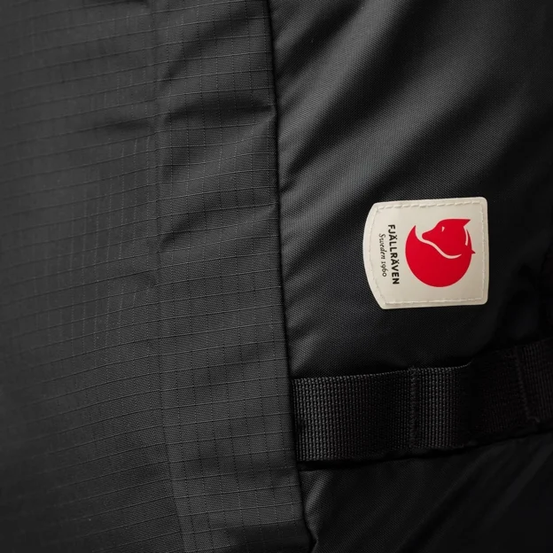 Fjällräven High Coast Duffel 22 Unisex Daypacks Model Angle K 82141