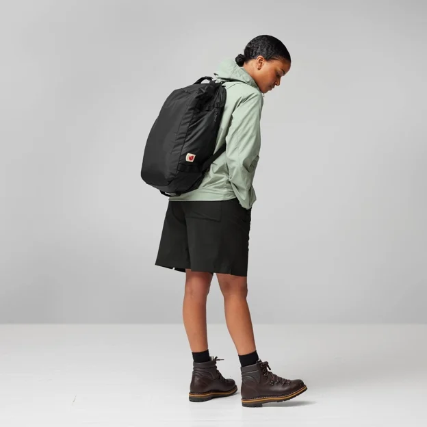 Fjällräven High Coast Duffel 22 Unisex Daypacks Model Model side 82135