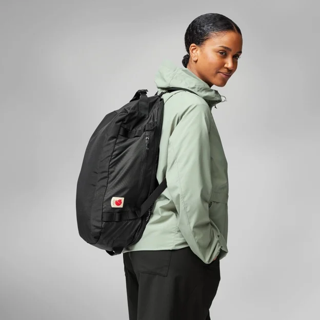 Fjällräven High Coast Duffel 22 Unisex Daypacks Model Angle F 82136