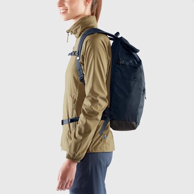 Fjällräven High Coast Foldsack 24 Unisex Outlet Model Model side 27726