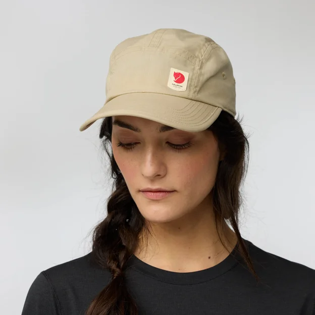 Fjällräven High Coast Lite Cap Unisex Caps, hats & beanies Model Model side 92949