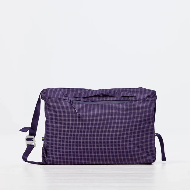 Fjällräven High Coast Pro Shoulder Bag Unisex Daypacks Model Angle M 105206