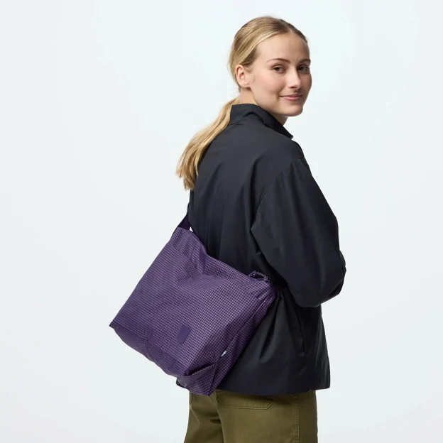 Fjällräven High Coast Pro Shoulder Bag Unisex Daypacks Model Model front 105203
