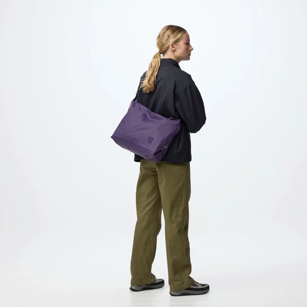 Fjällräven High Coast Pro Shoulder Bag Unisex Daypacks Model Angle J 105204