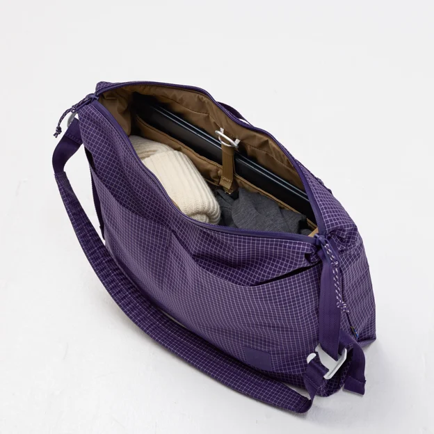 Fjällräven High Coast Pro Shoulder Bag Unisex Daypacks Model Angle K 105207