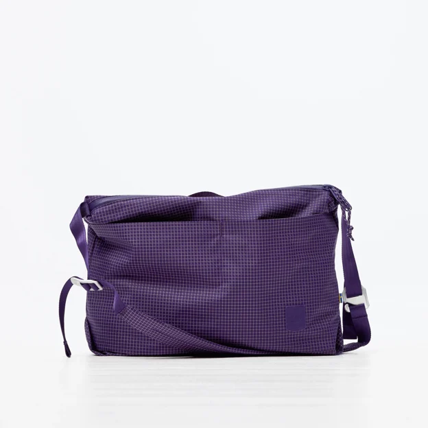 Fjällräven High Coast Pro Shoulder Bag Unisex Daypacks Model Angle L 105208