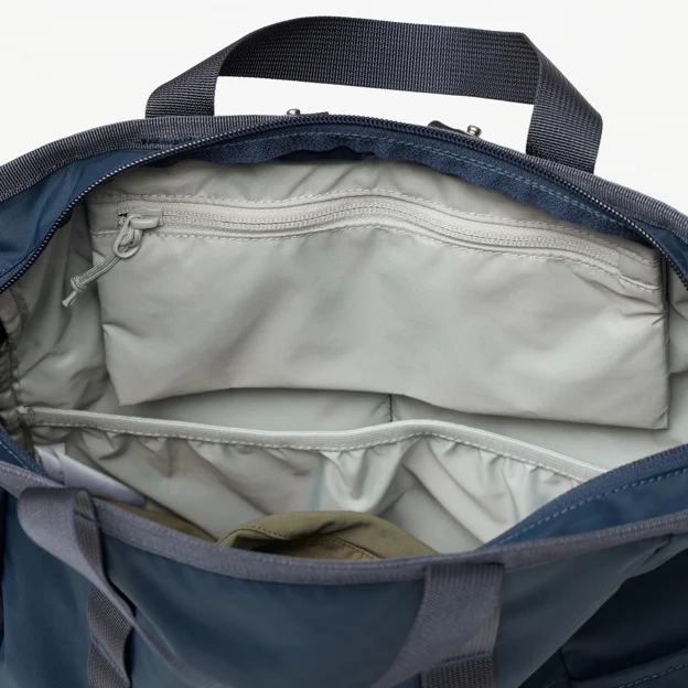 Fjällräven High Coast Totepack Unisex Outlet Model Angle K 92976