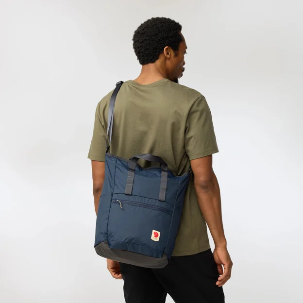 Fjällräven High Coast Totepack Unisex Outlet Model Model side 92974