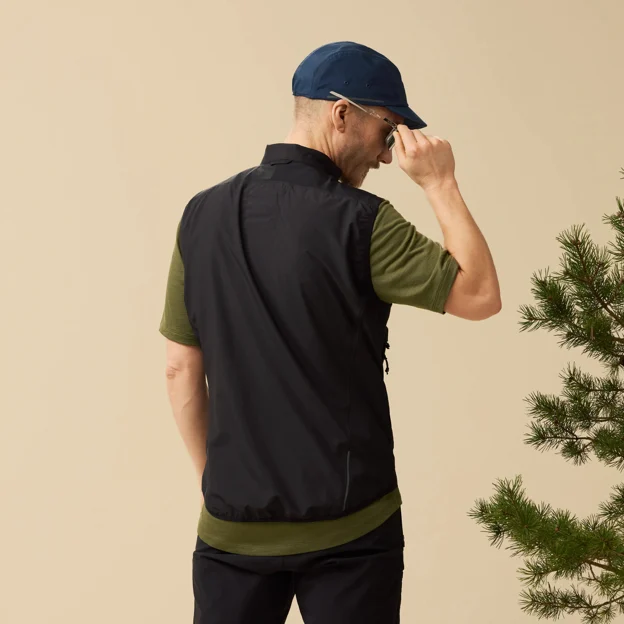 Fjällräven Hoja Adventure Vest M Men’s Vests Model Model back 89648
