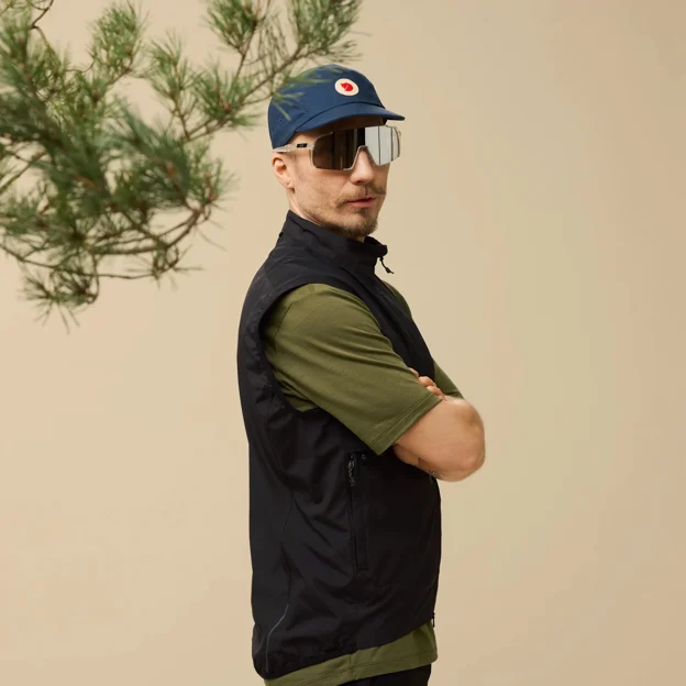 Fjällräven Hoja Adventure Vest M Men’s Vests Model Model side 89646