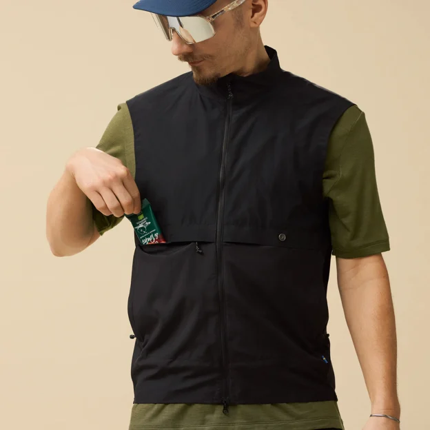 Fjällräven Hoja Adventure Vest M Men’s Vests Model Angle F 89651