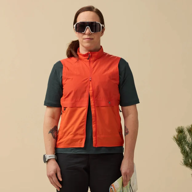 Fjällräven Hoja Adventure Vest W Women’s Vests Model Angle G 90024