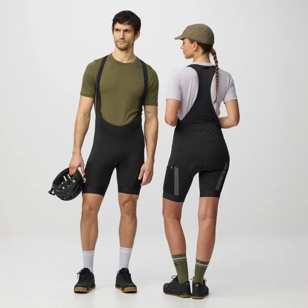 Fjällräven Hoja Bib Shorts M Men’s Shorts & skirts Model Model back 100489