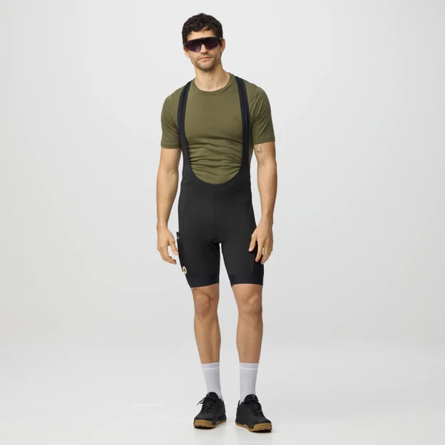 Fjällräven Hoja Bib Shorts M Men’s Shorts & skirts Model Angle F 100572