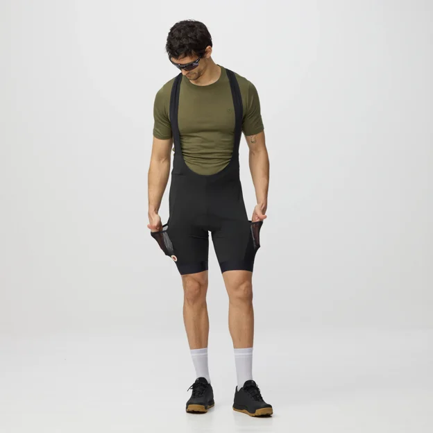 Fjällräven Hoja Bib Shorts M Men’s Shorts & skirts Model Angle I 100543