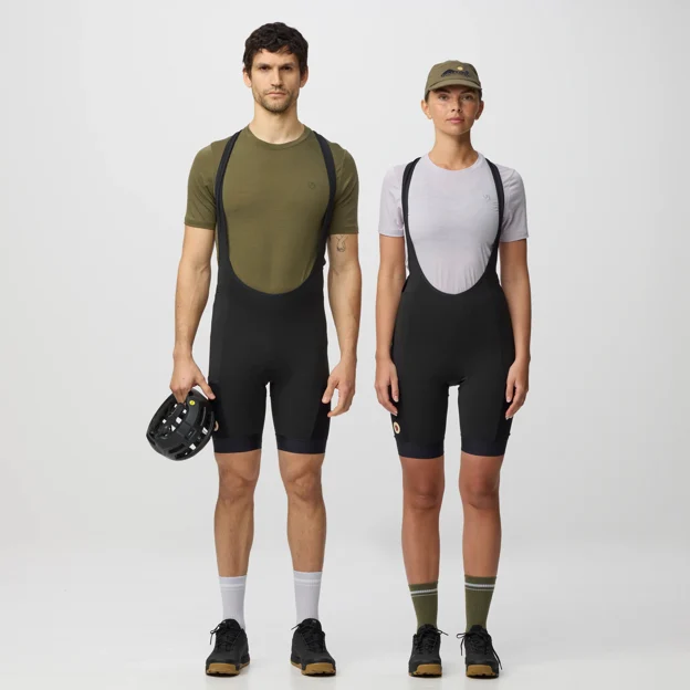 Fjällräven Hoja Bib Shorts W Women’s Shorts & skirts Model Model front 100574