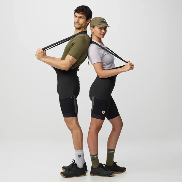Fjällräven Hoja Bib Shorts W Women’s Shorts & skirts Model Model side 100545