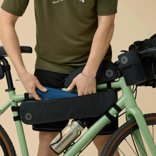 Fjällräven Hoja Frame Bag M Unisex Backpack & bag accessories Model Angle F 90133