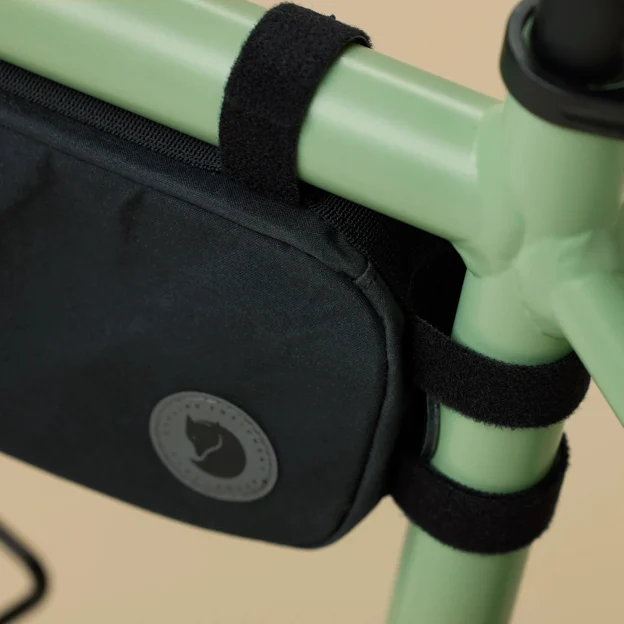 Fjällräven Hoja Frame Bag M Unisex Backpack & bag accessories Model Angle H 90010