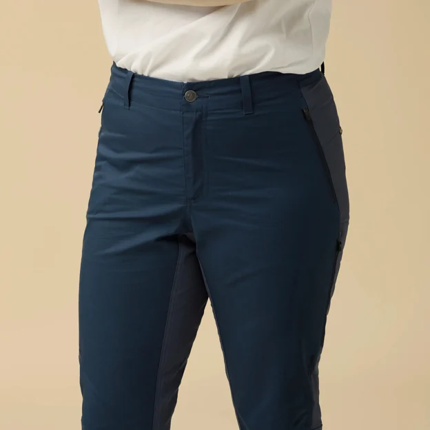 Fjällräven Hoja Hybrid Trousers W Women’s Outdoor trousers Model Angle F 90074