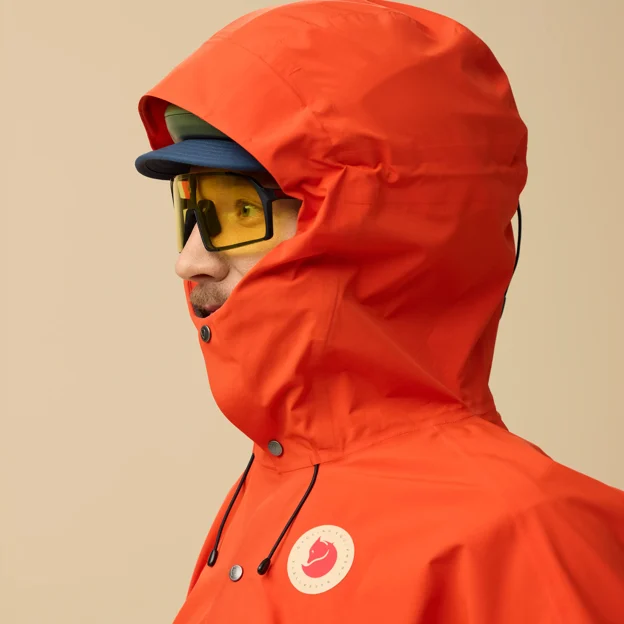 Fjällräven Hoja Rain Fox Poncho Unisex Shell jackets Model Angle M 90031