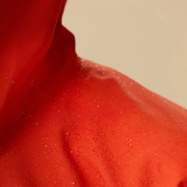 Fjällräven Hoja Rain Fox Poncho Unisex Shell jackets Model Angle T 90021