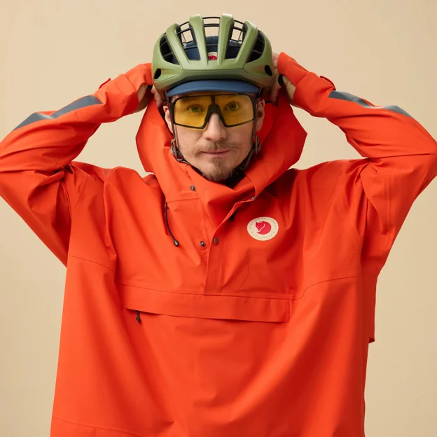 Fjällräven Hoja Rain Fox Poncho Unisex Shell jackets Model Angle I 90066