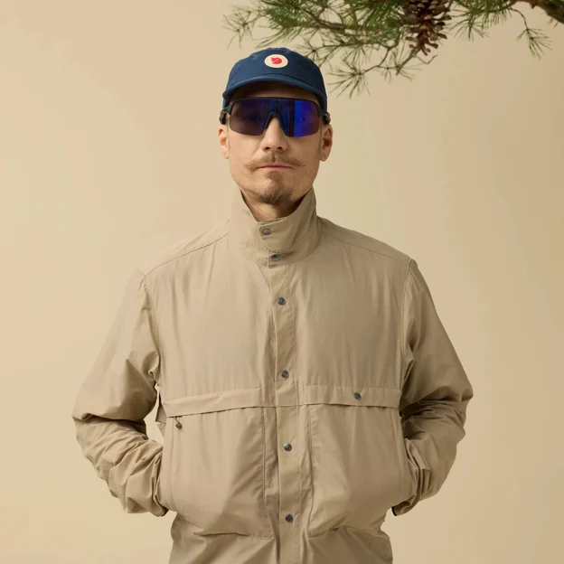 Fjällräven Hoja Rider's Wind Jacket M Men’s Wind jackets Model Angle G 90152